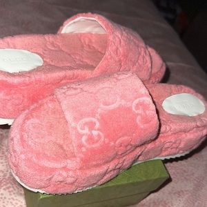 Gucci pink slides